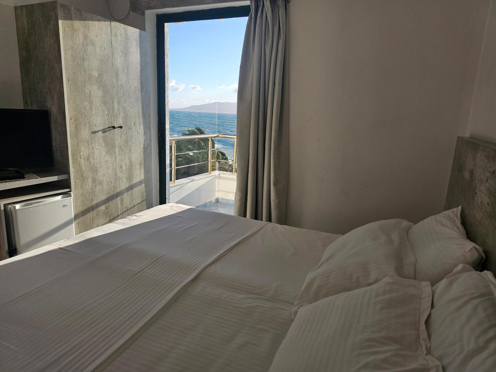1bed Beachfront With Seaview Balcony - 5mintobeach *